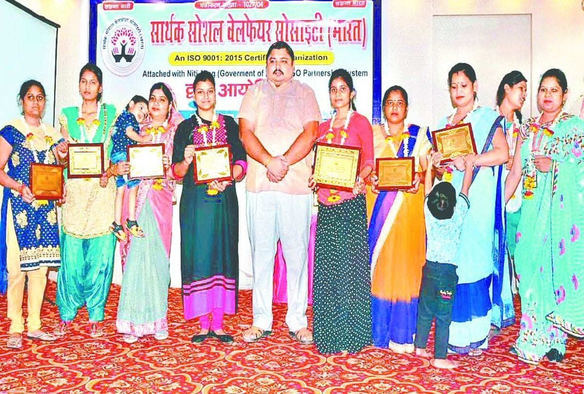 fraud with 32 thousand women name of jobs in agra