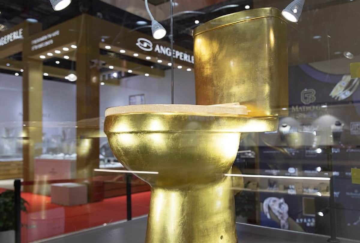 Luxurious Gold Toilet studded with more than 40000 diamonds spotted at trade fair in china