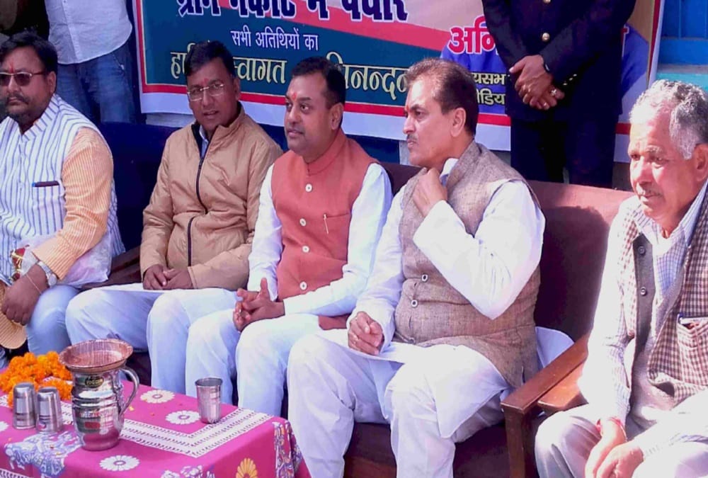 Bjp leader Sambit patra Dance on pahadi Song and done Igas festival in pauri uttarakhand