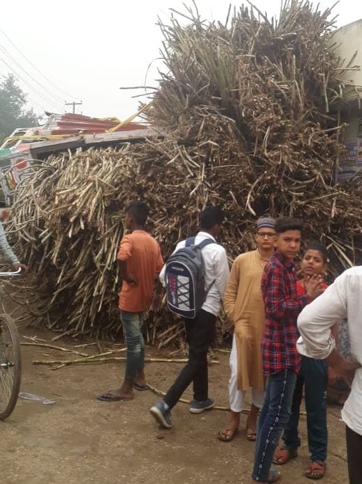 sugercane overload truck overturn
