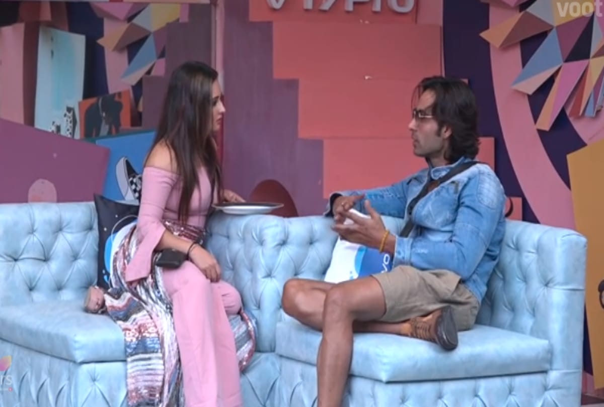 Bigg Boss13 Arhaan Khan Proposes Rashmi Desai After His Guest Appearance In The Show