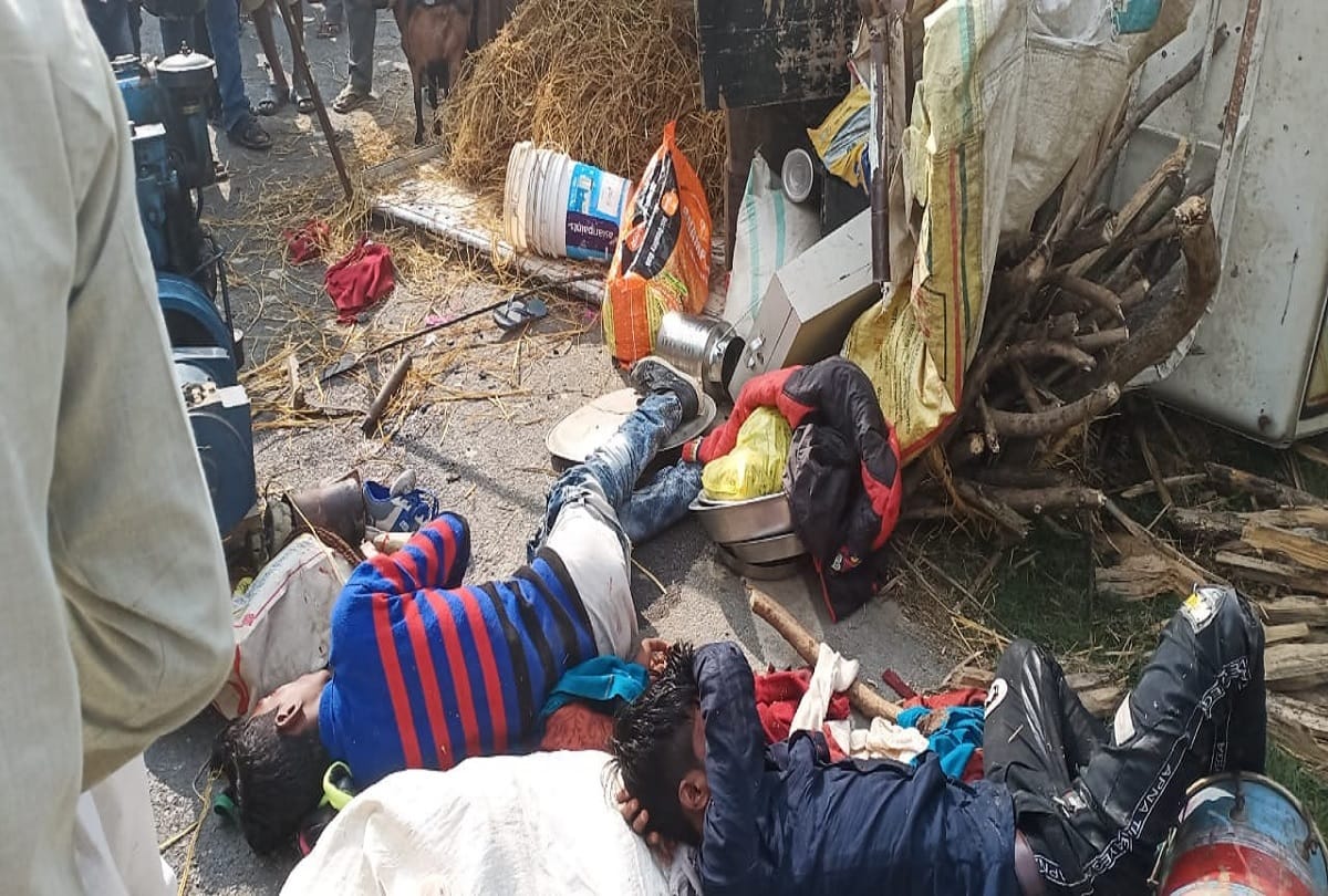 Pick-up of devotees overturned in Kushinagar