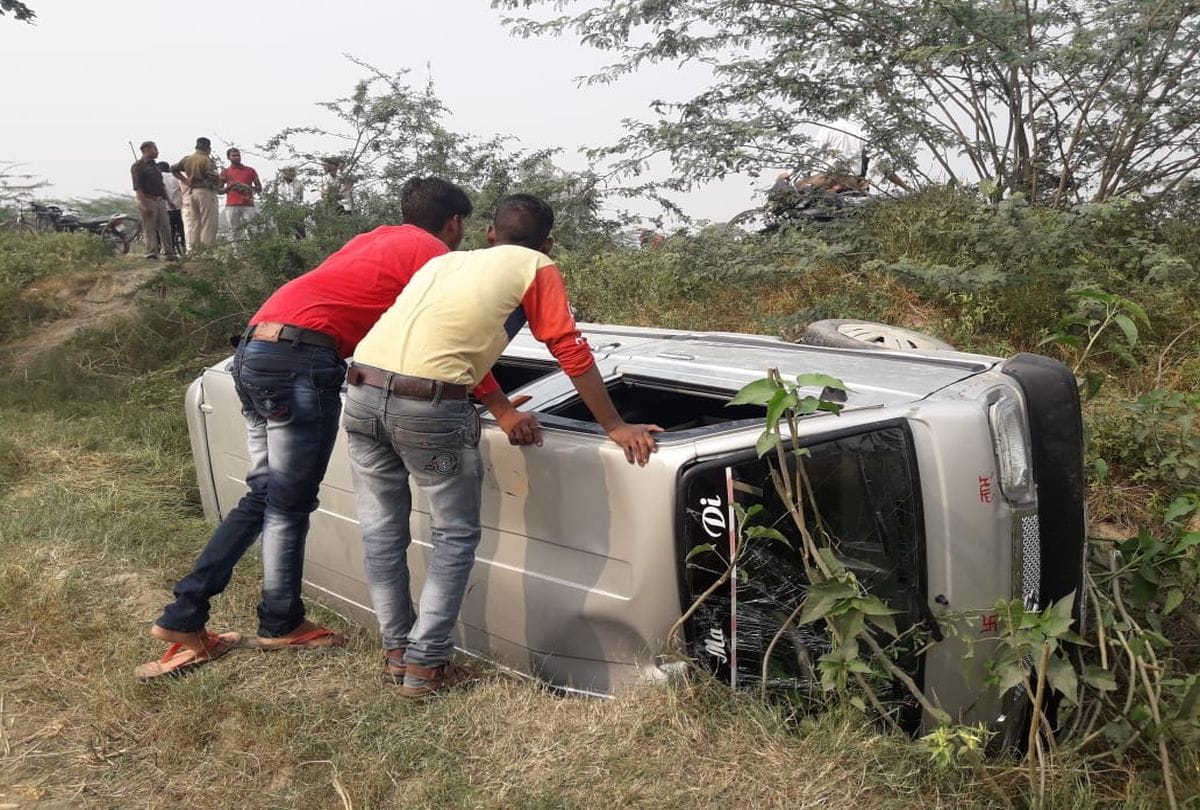school van overturns in mainpuri