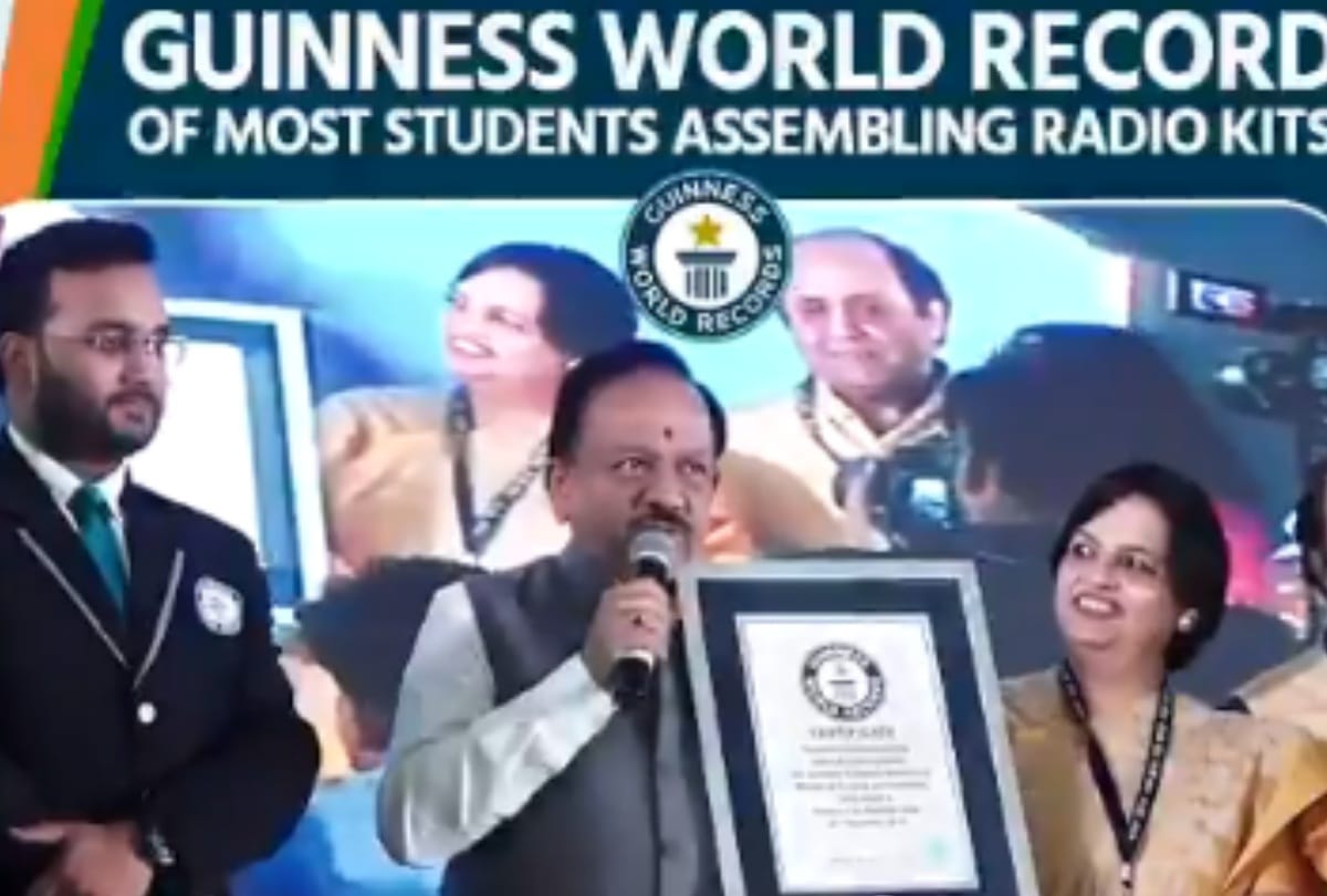 Guinness World Record of assembling Radio kits created at India International Science Festival