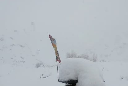 Himachal: One died of cold in Chamba, three highway closed due to snowfall, many areas cut