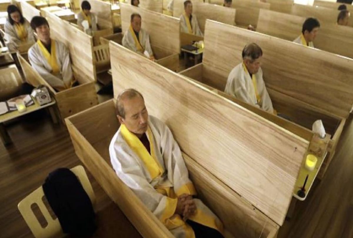 South Koreans Are Holding Fake Funeral to Teach Life Lessons to the Living