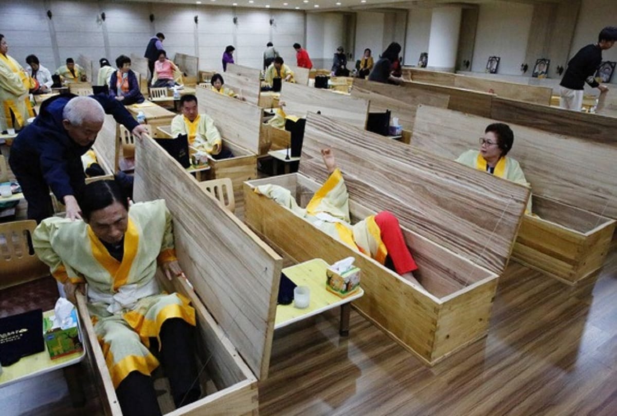 South Koreans Are Holding Fake Funeral to Teach Life Lessons to the Living