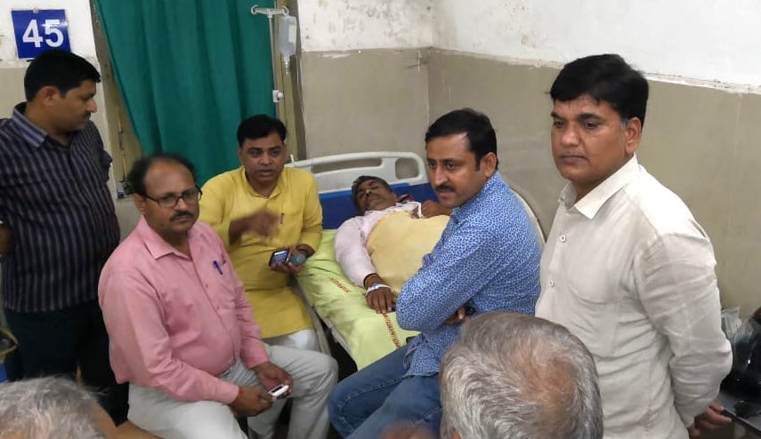 Teachers accused of beating the teacher beaten in the premises