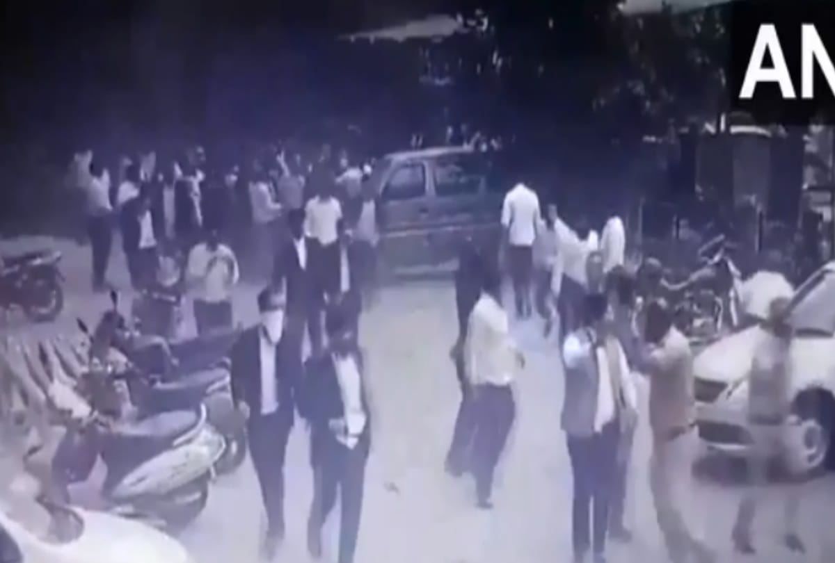 New Delhi Tis Hazari court clash between advocates and police