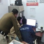 मामले की जांच करती रेलवे पुलिस