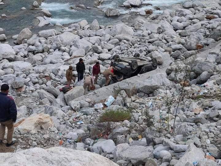 Car fell into ditch in chamoli many passengers injured