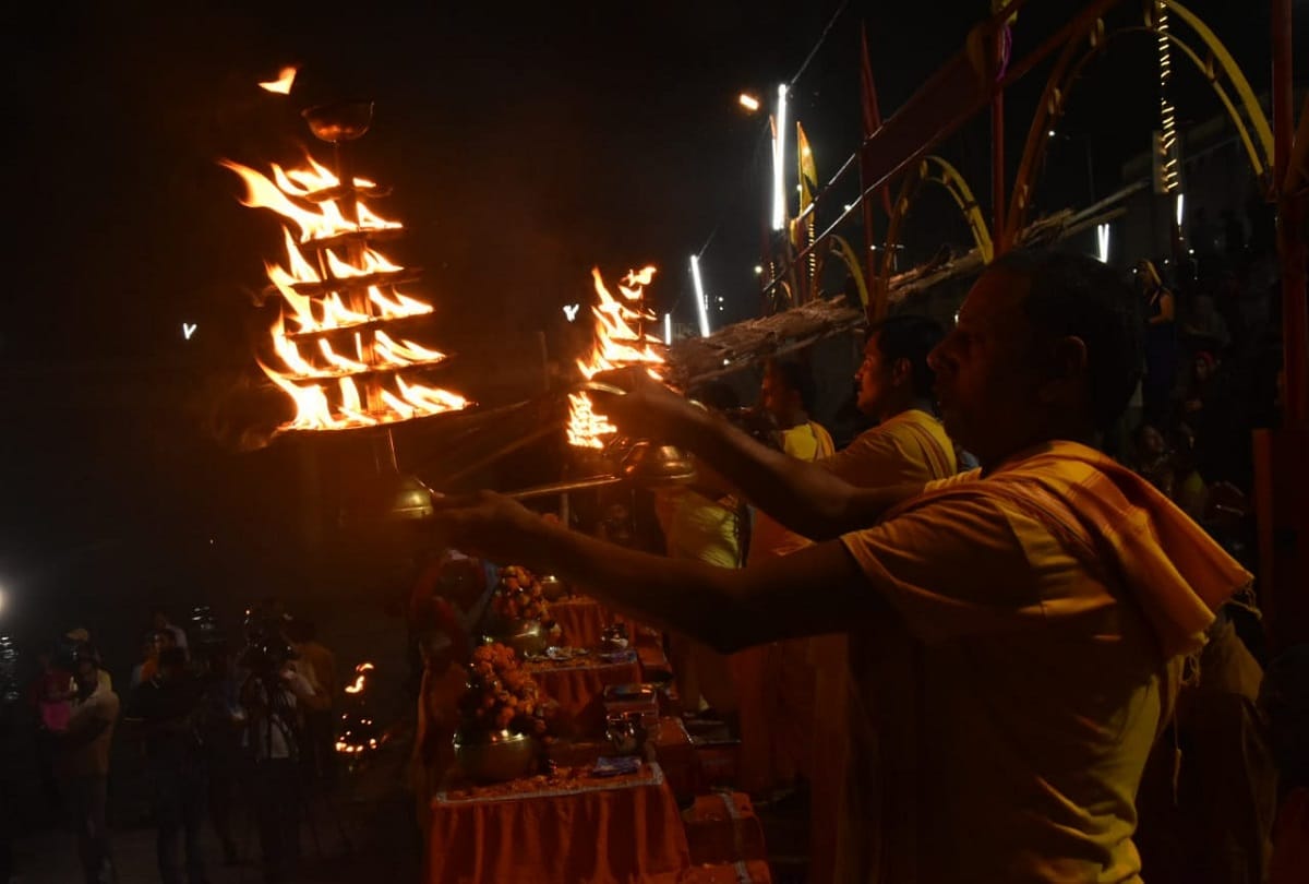 Aarti on Saryu river and People lit lamps in homes after Ayodhya verdict