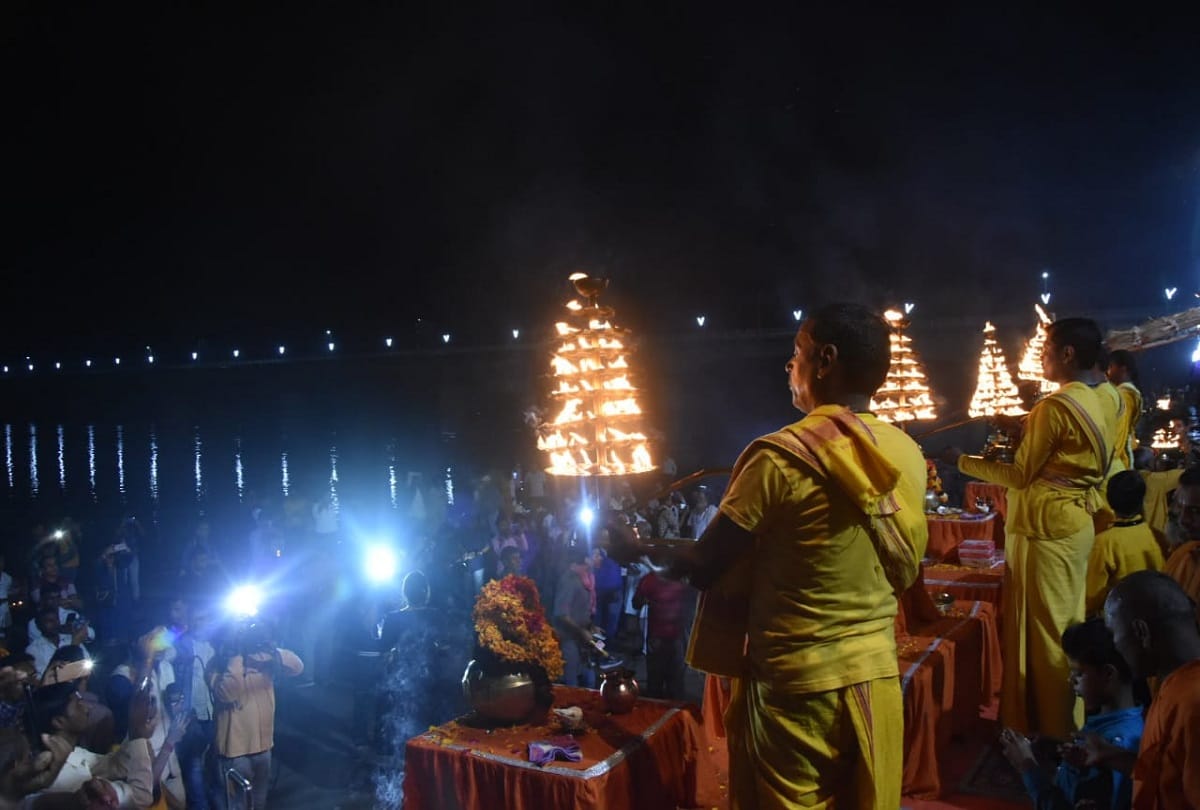 Aarti on Saryu river and People lit lamps in homes after Ayodhya verdict