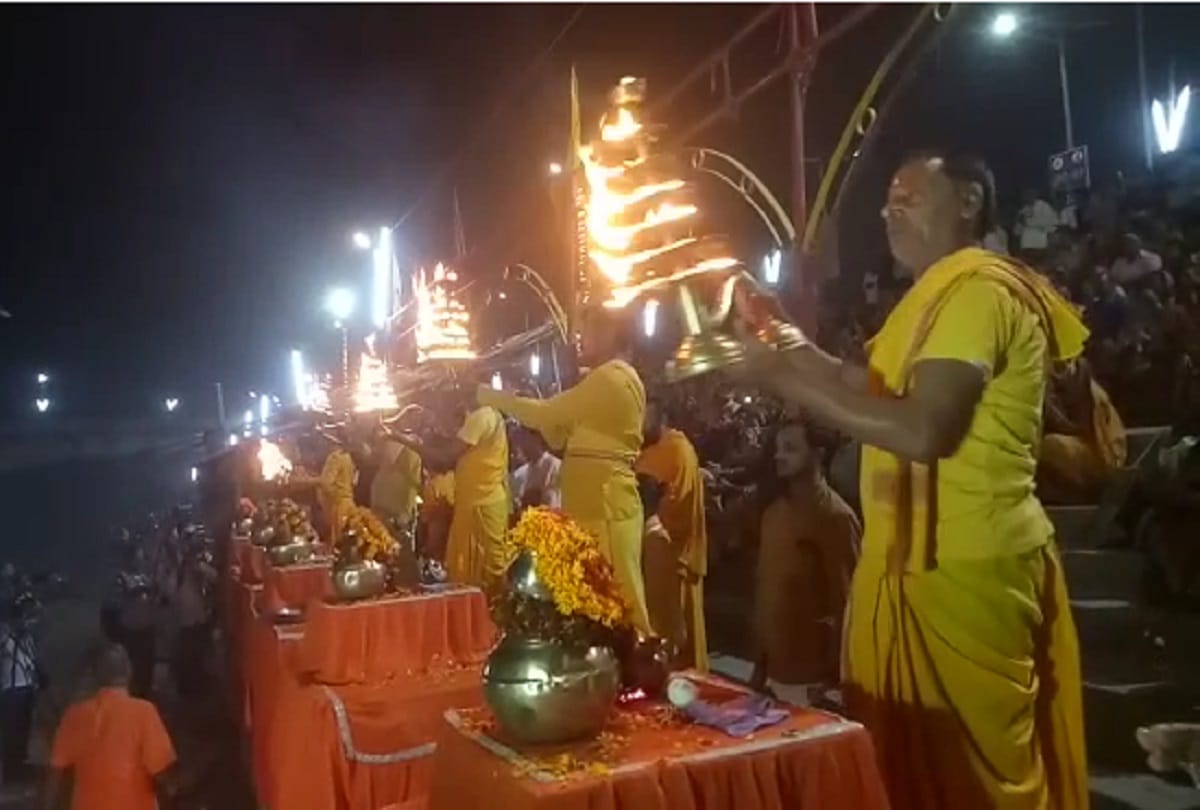 Aarti on Saryu river and People lit lamps in homes after Ayodhya verdict