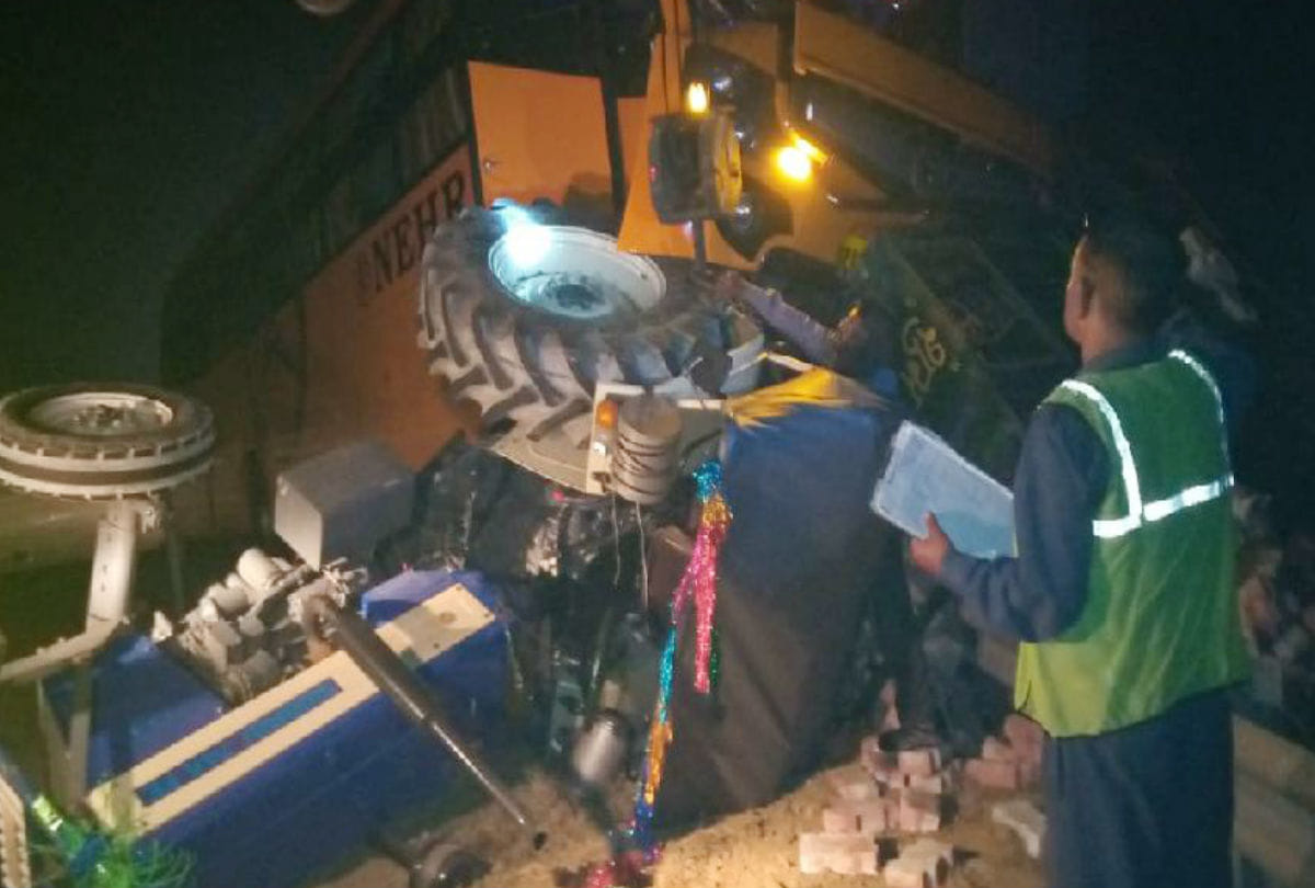 Accident at Yamuna Express Way Sleeper Bus Crash Tractor Trolley At Agra