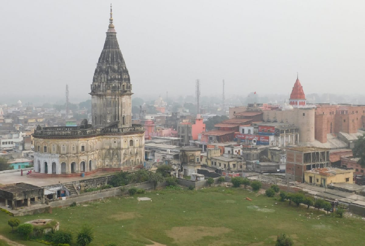 a doubtful man git arrested near Ramjanmbhoomi in ayodhya.