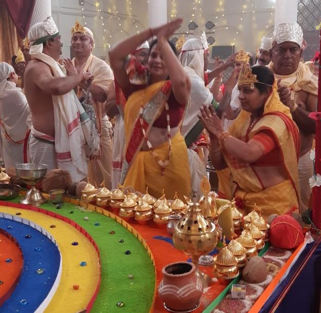 Shraddavalu shouts on Shreeji's songs in Shri Sidw Chakra Mahamandal Vidhan