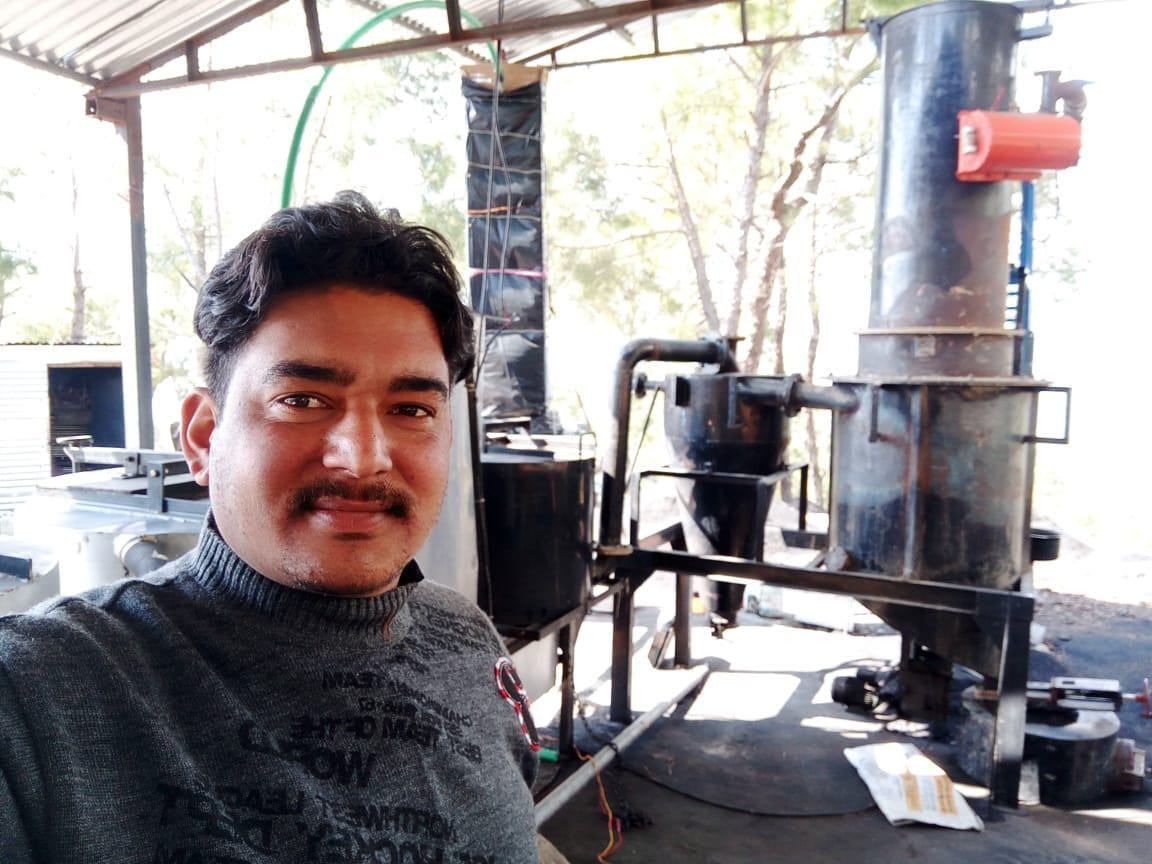 Engineer Shekhar Bisht brought the memory of Thatti to the village
