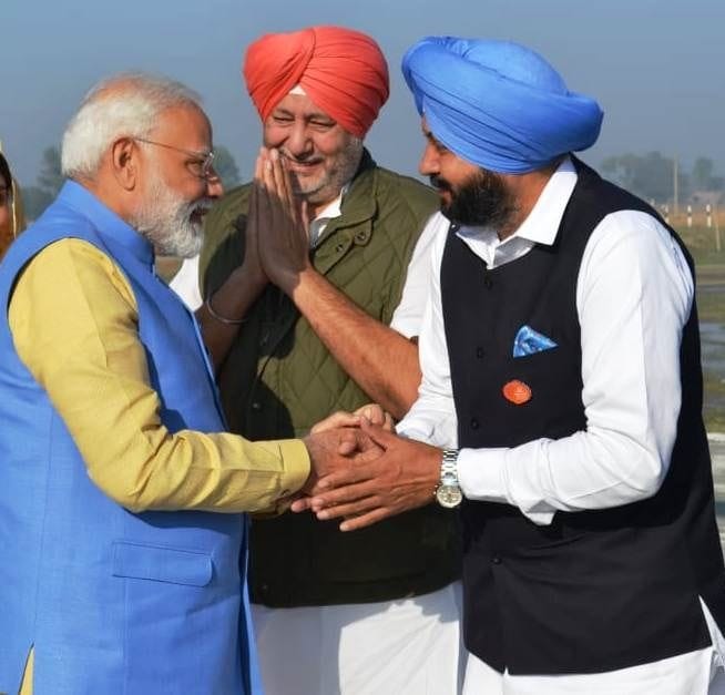 MLA Cheema handed over letter to PM Modi on helipad