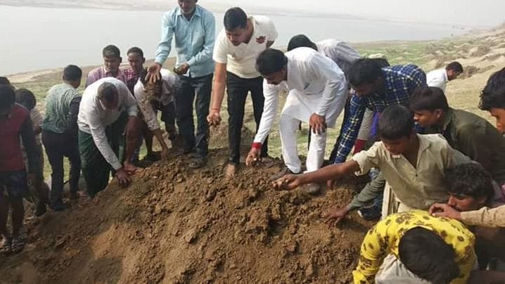 Brother and sister buried in the same grave