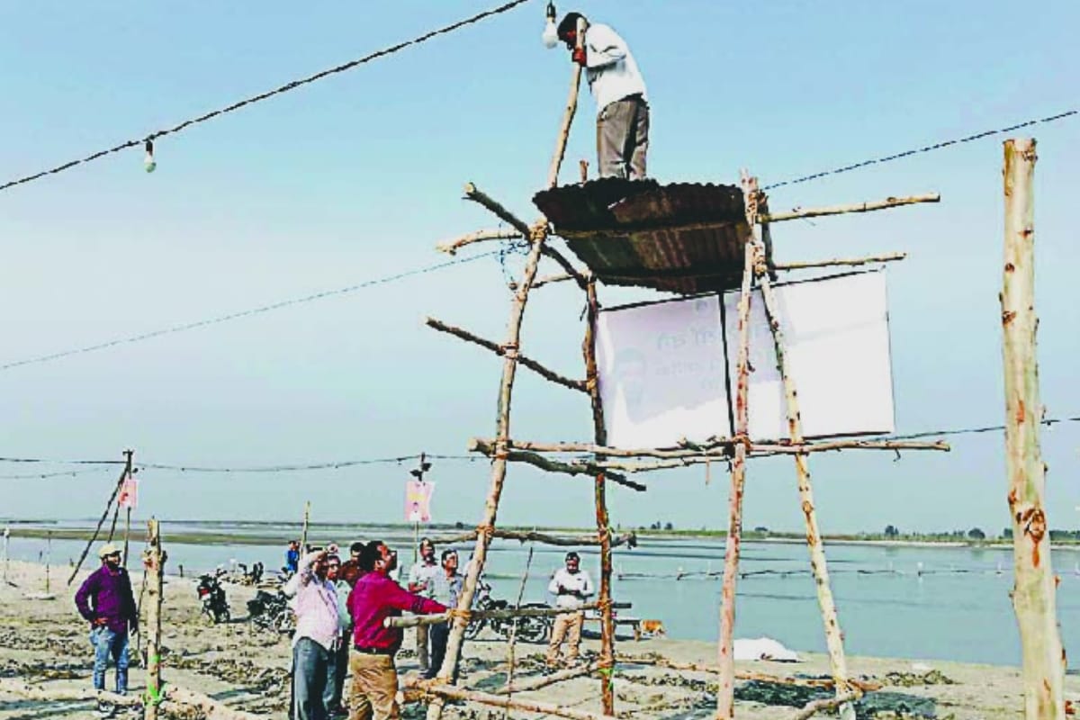 Yudhishthira deepdan at ganga bank in hastinapur for peace of souls of Mahabharata war warriors