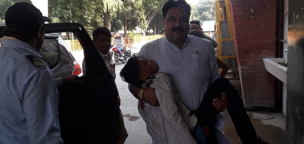 two scooty rider fell down on the road