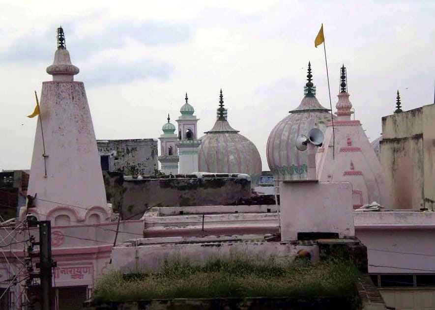 The same wall of the temple-magist, giving the message of unity