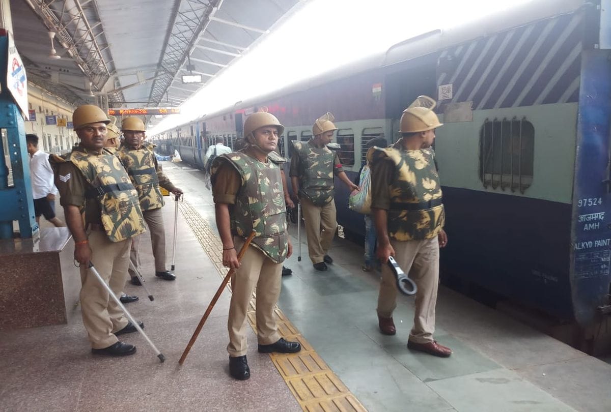 Kanwar yatra 2022 Bomb alert in Kanwar special train one kanwariya arrested