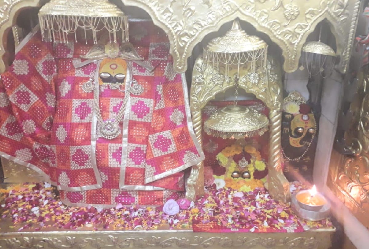 two parasol of 1.10 kg gold worth Rs 40 lakh Offered at Shri Naina Devi bilaspur