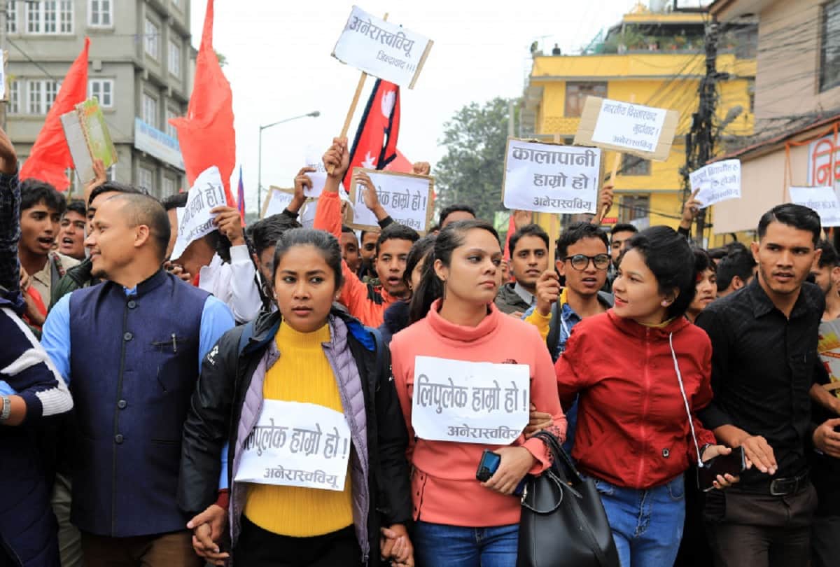Nepali students lit map of India in front of Embassy