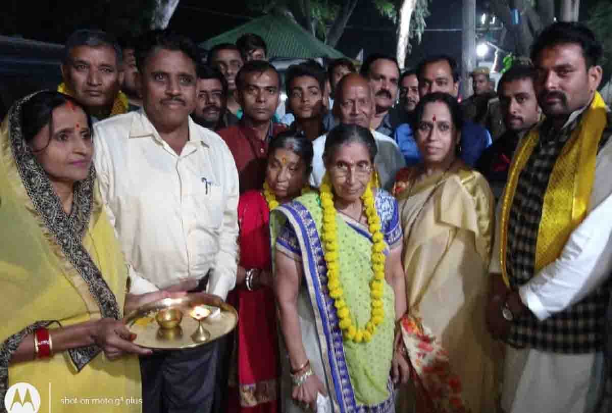 Jashodaben, wife of PM Modi launched Gobardhan Yojana in Tapasvi Nagar