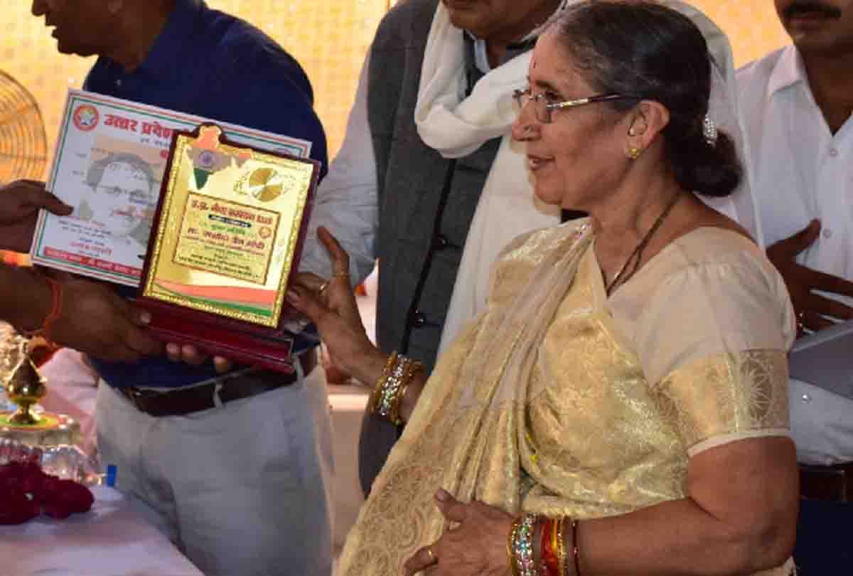 Jashodaben, wife of PM Modi launched Gobardhan Yojana in Tapasvi Nagar