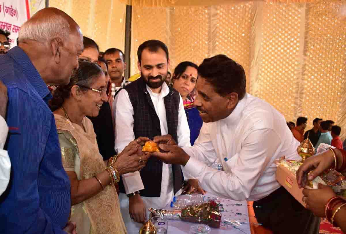 Jashodaben, wife of PM Modi launched Gobardhan Yojana in Tapasvi Nagar