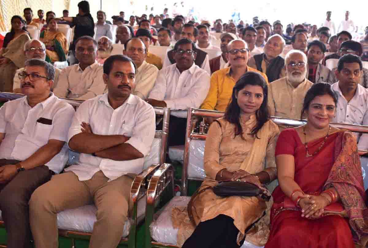 Jashodaben, wife of PM Modi launched Gobardhan Yojana in Tapasvi Nagar