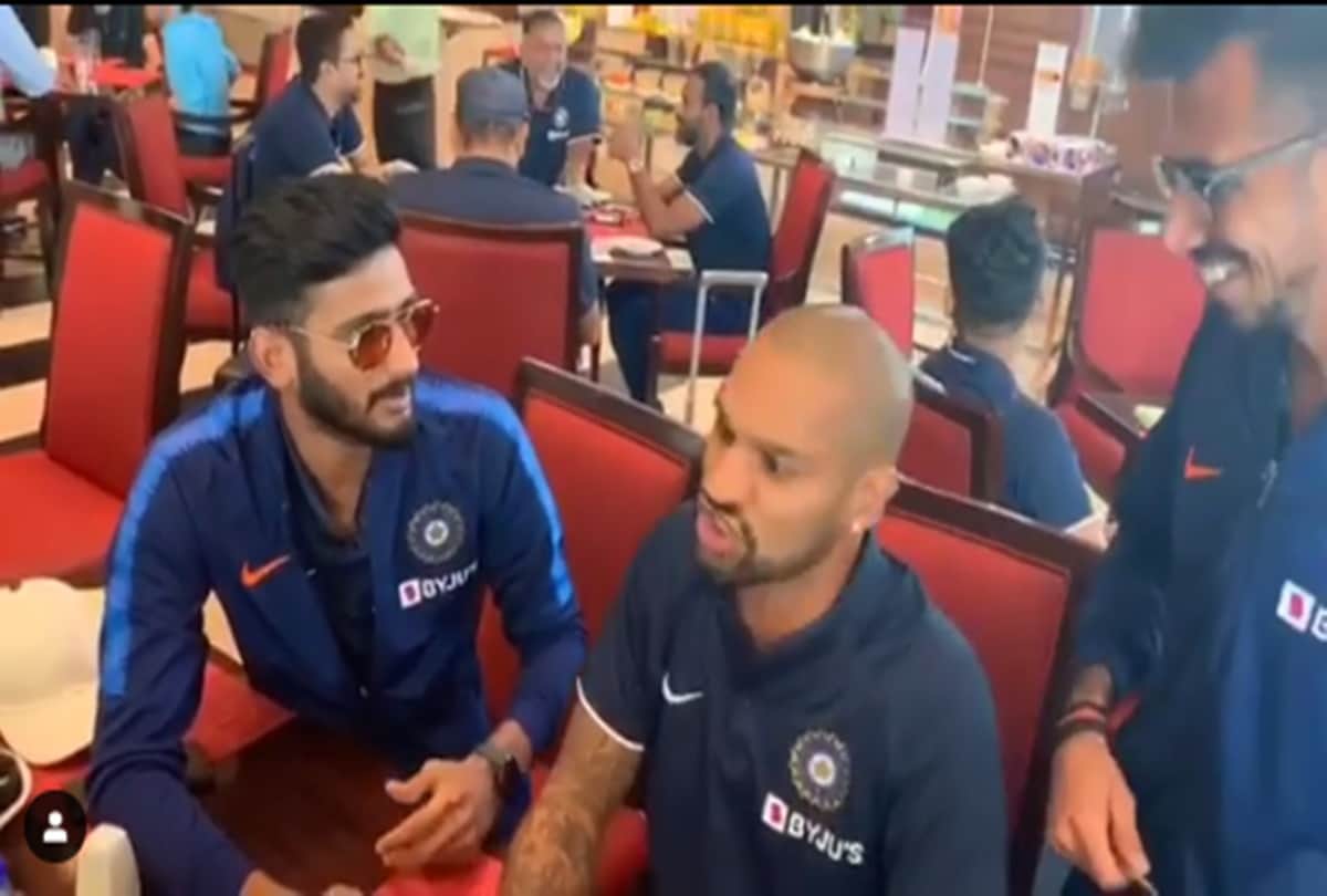 Bhuvneshwar Kumar trolls shikhar dhawan for mimicking akshay kumar bala character in housefull four