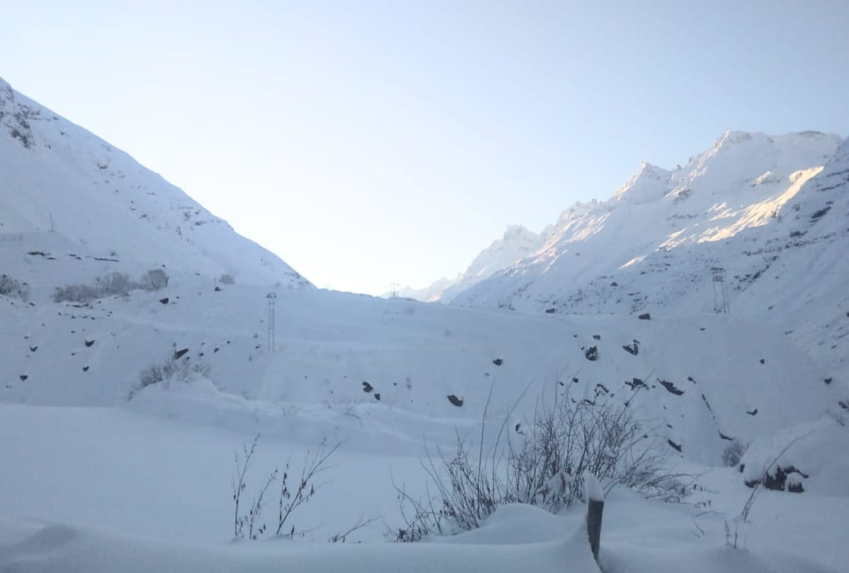 Peaks in Himachal covered with snow, spectacular view in Rohtang as soon as the weather opens