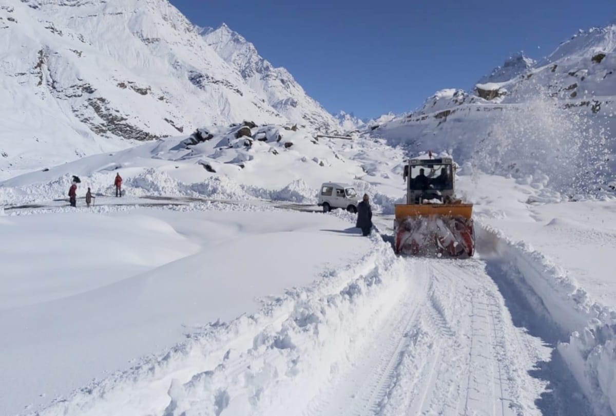 Peaks in Himachal covered with snow, spectacular view in Rohtang as soon as the weather opens