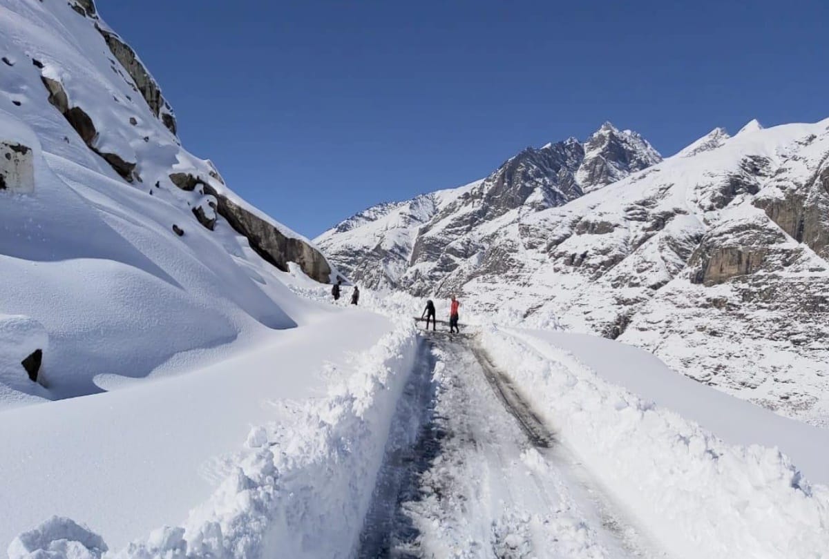 influx of tourists increased in manali solangnala rohtang after fresh snowfall in himachal