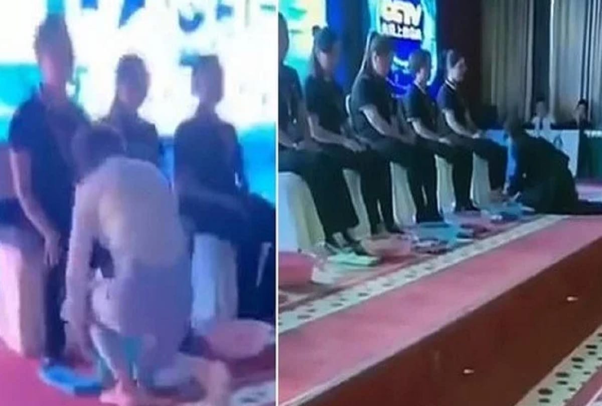 Woman Boss Wash Employees Feet to Thank Them for Working Hard in China