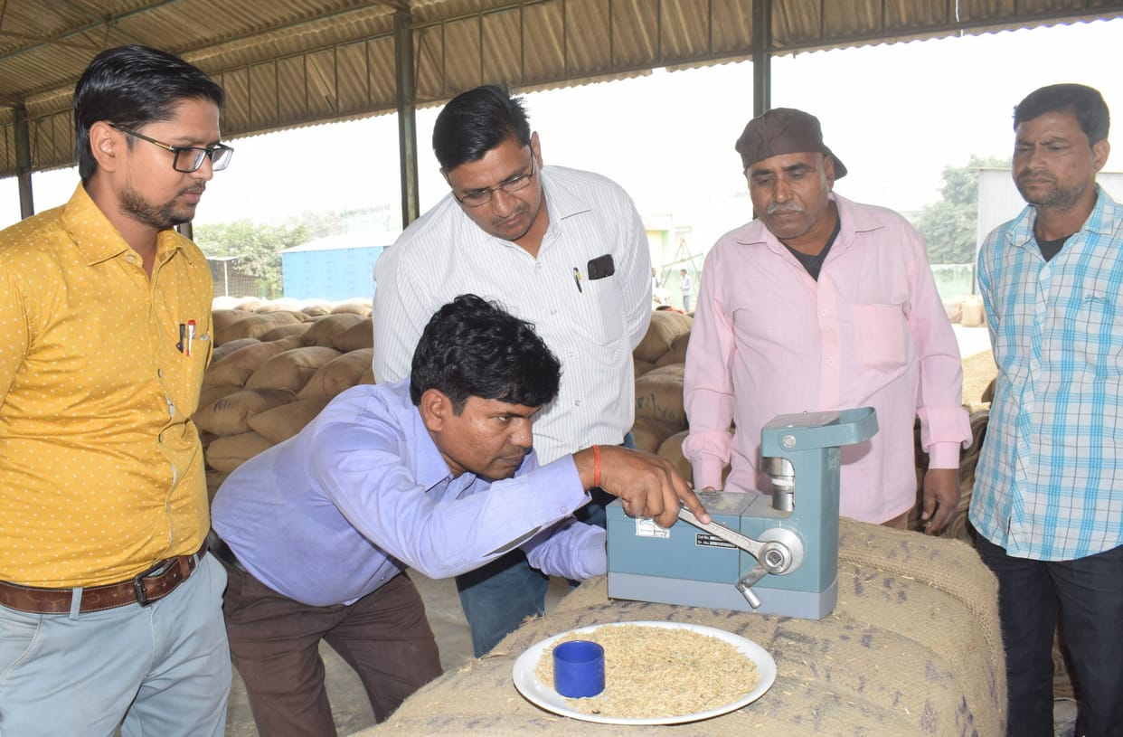 problem in dhan selling, farmer worried