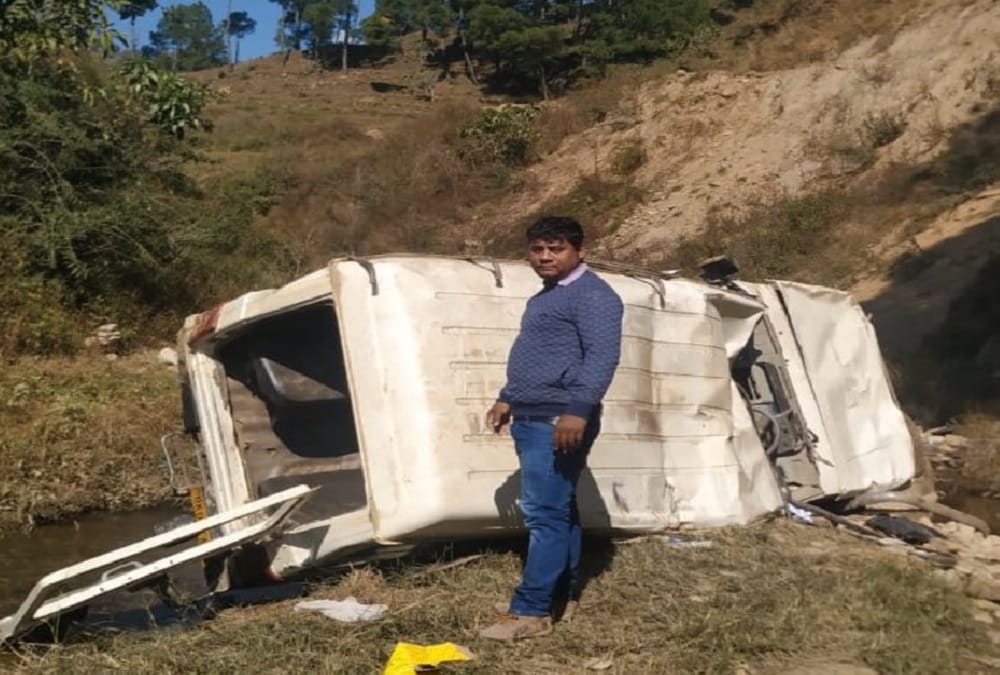 Bolero fall into ditch in almora driver killed
