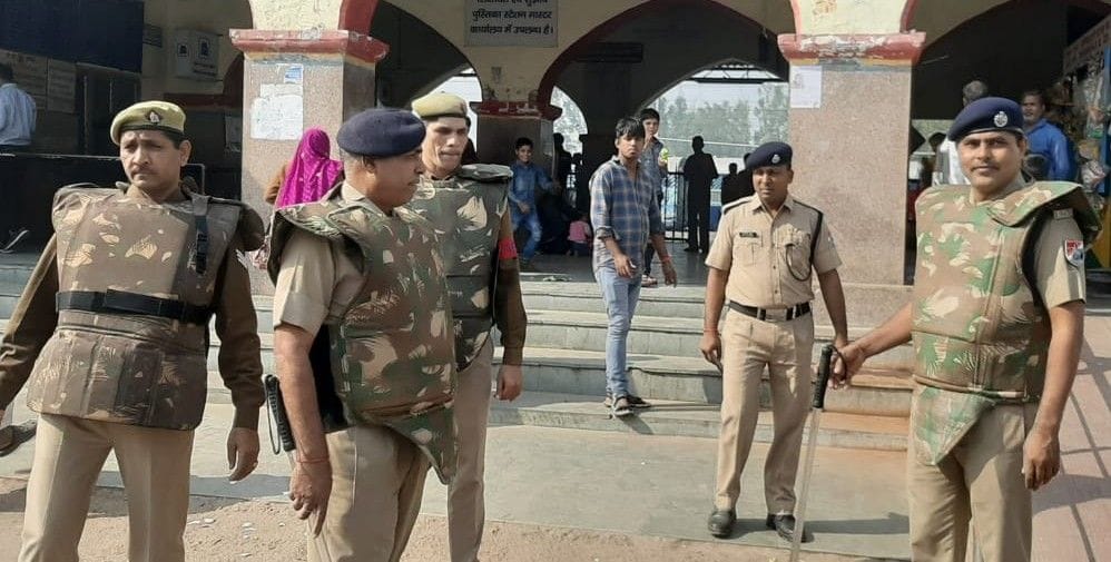 Hathras: Checking operations carried out at railway station and busstand in terms of security