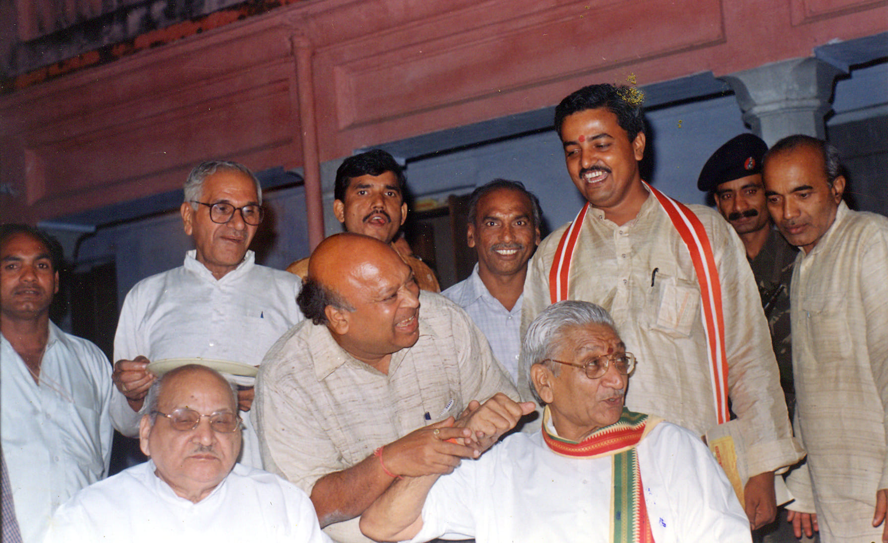 Ashok Sinhal reached Ayodhya by dodging police