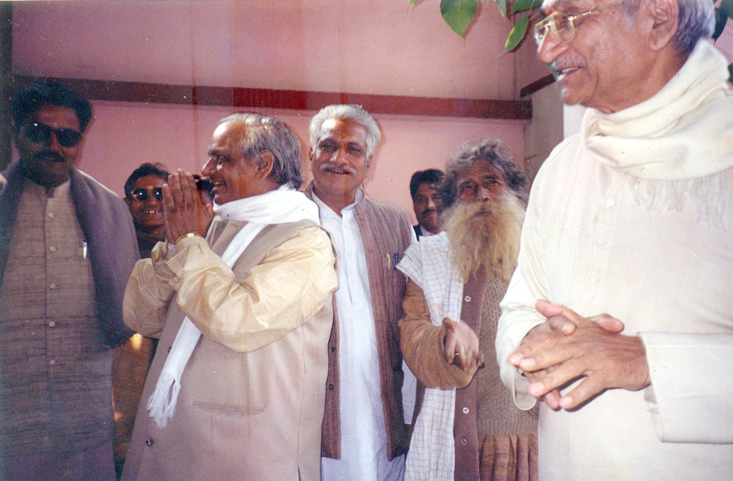 Ashok Sinhal reached Ayodhya by dodging police