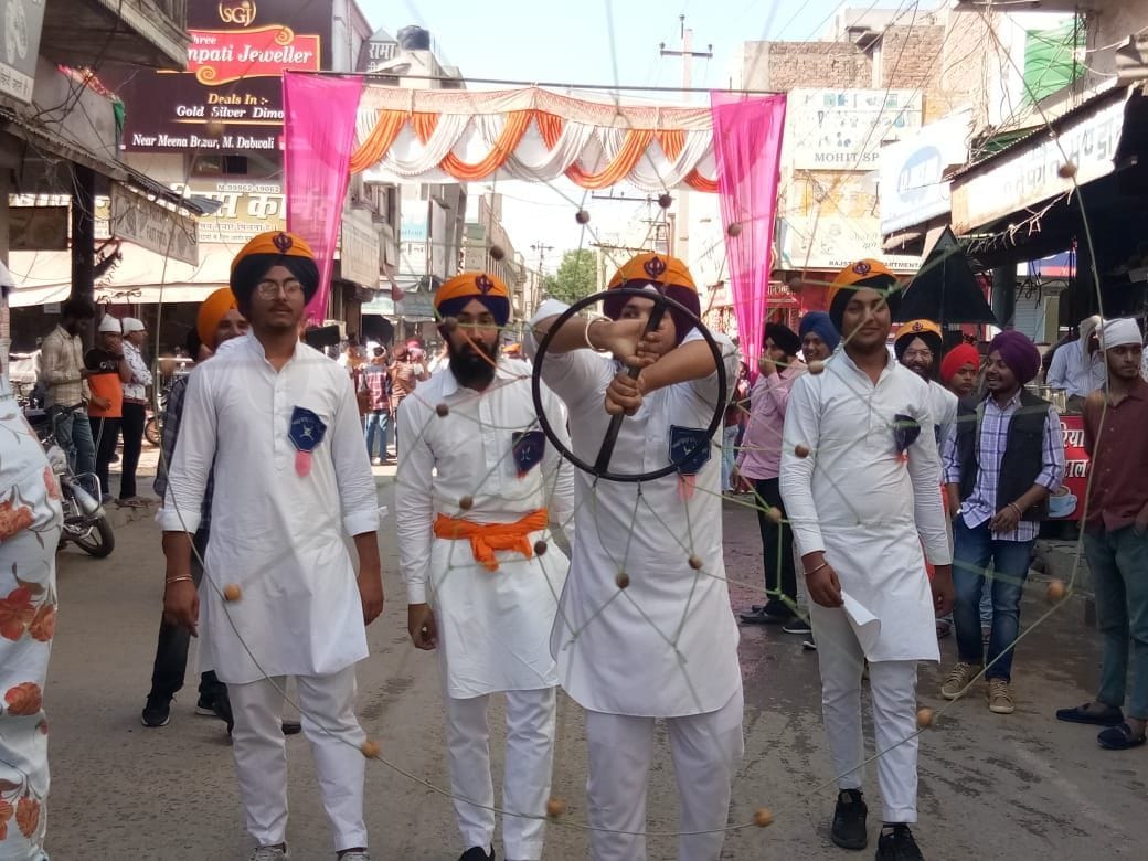 city kirtan was taken out to celebrate guru parv