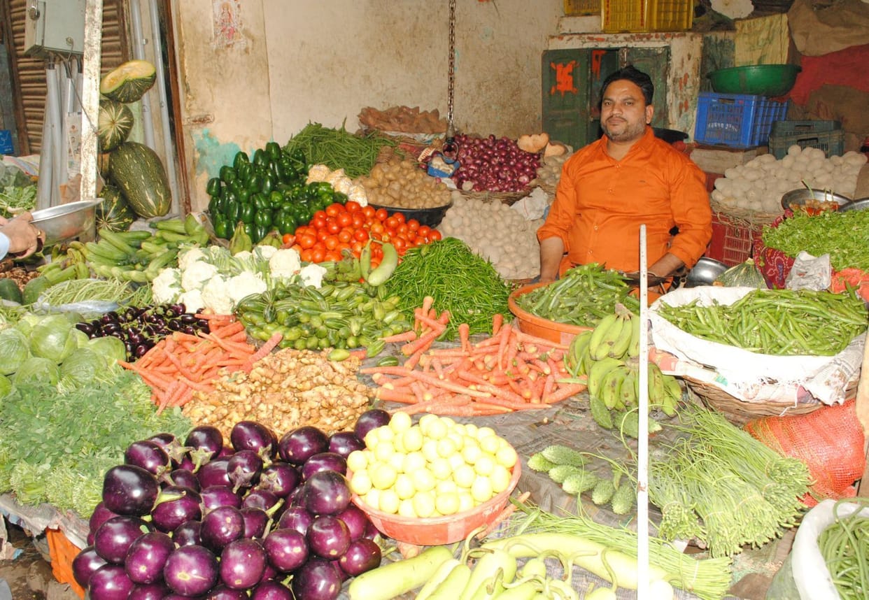 sabjiyaan hueen mahangee