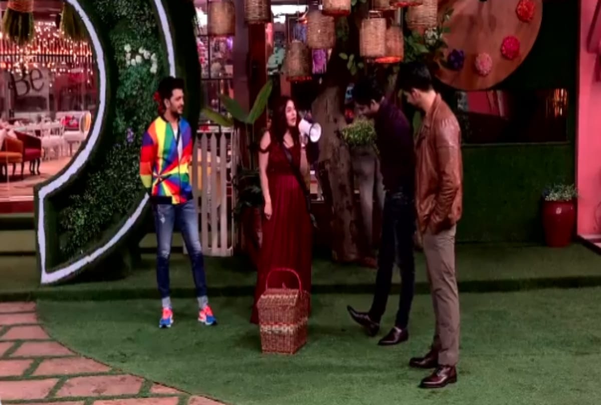 Bigg Boss 13 Weekend Ka Vaar Shehnaz Kaur Gill Rashami Desai targets Siddharth Shukla