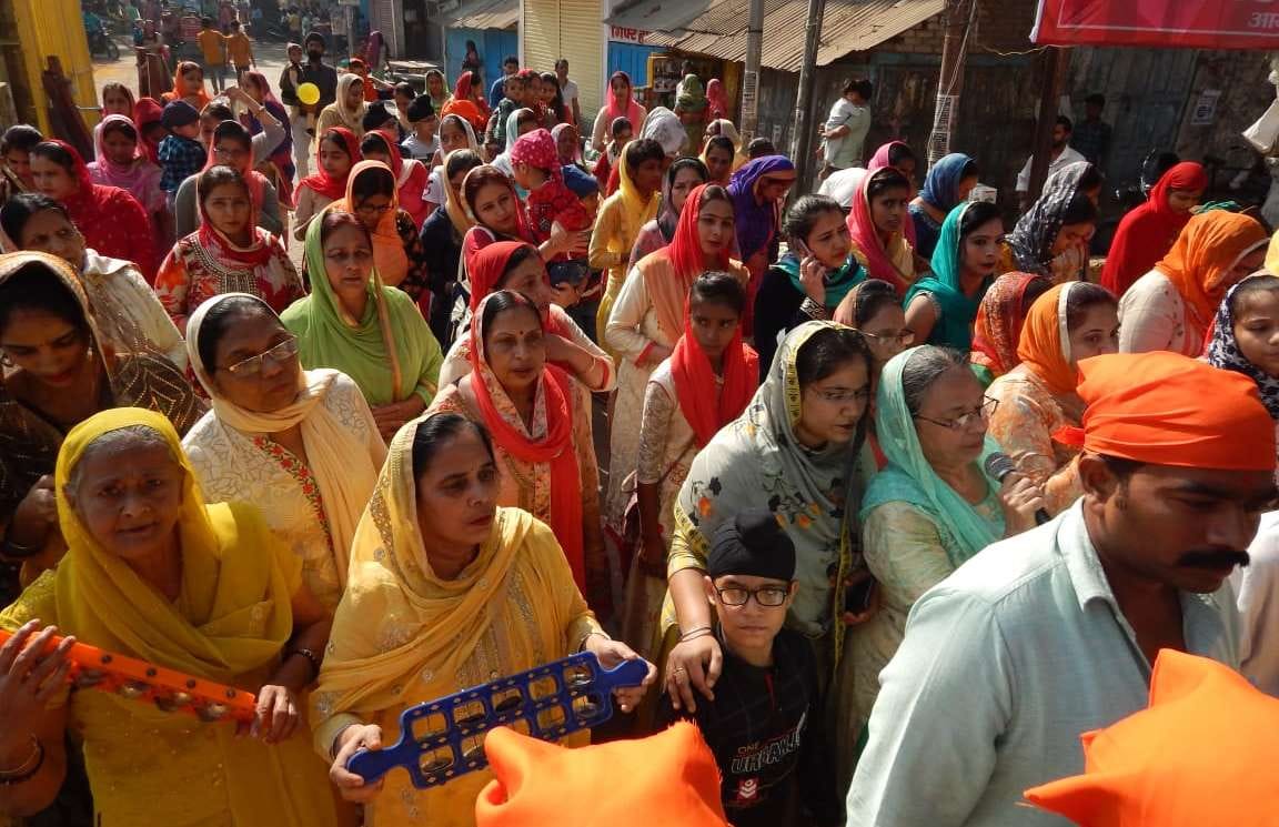 Prabhatferi came out on the light festival of Guru Nanak Dev