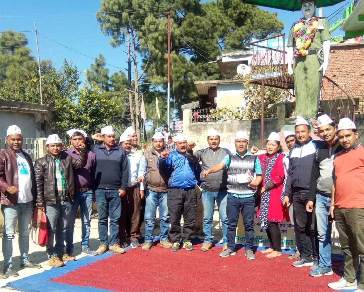 Employees protest to restore old pension