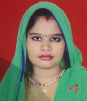 married women deadbody found hanged